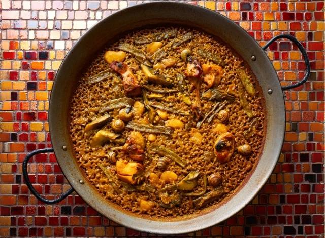 Arroz y Conejo con Caracoles – Receta Tradicional Murciana | Restaurante Oasis by Paco Medrano